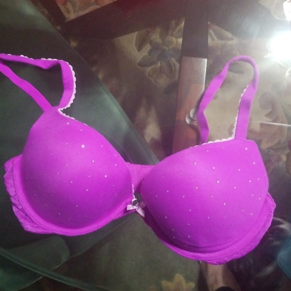 1x used Victoria Secret bra